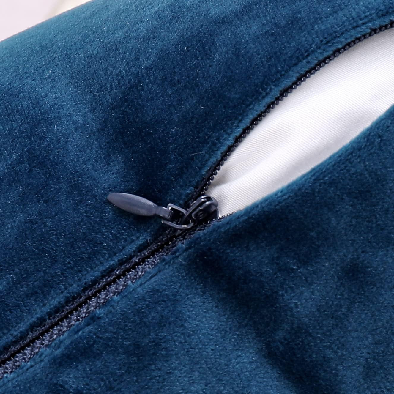 Decorative Throw Pillow Covers Pack of 2 Velvet Throw Pillow Cases for Couch Pillows Cover Bedroom Living Room Outdoor Blue Pillow Covers 18X18 Inch