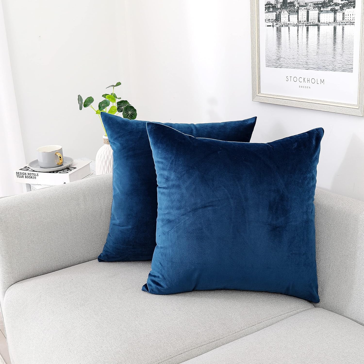 Decorative Throw Pillow Covers Pack of 2 Velvet Throw Pillow Cases for Couch Pillows Cover Bedroom Living Room Outdoor Blue Pillow Covers 18X18 Inch